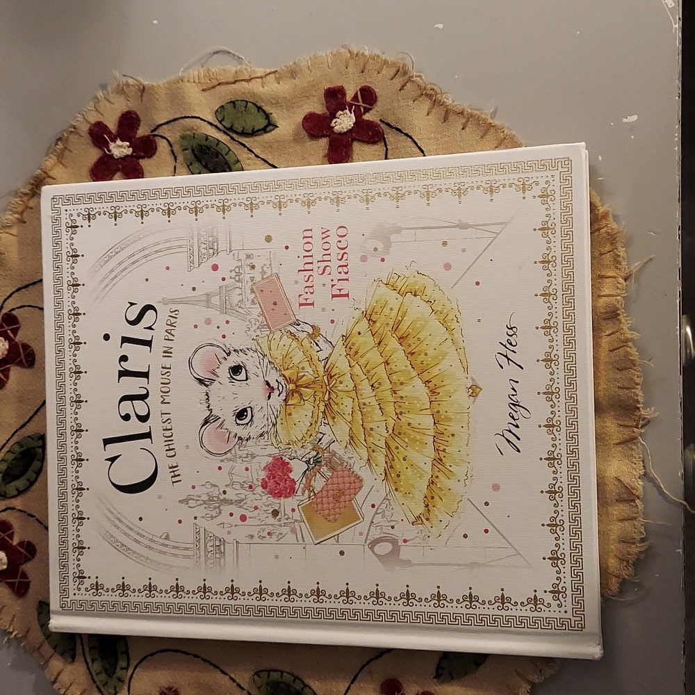 ❤️ Claris The Chicest Mouse In Paris Fashion Show Fiasco